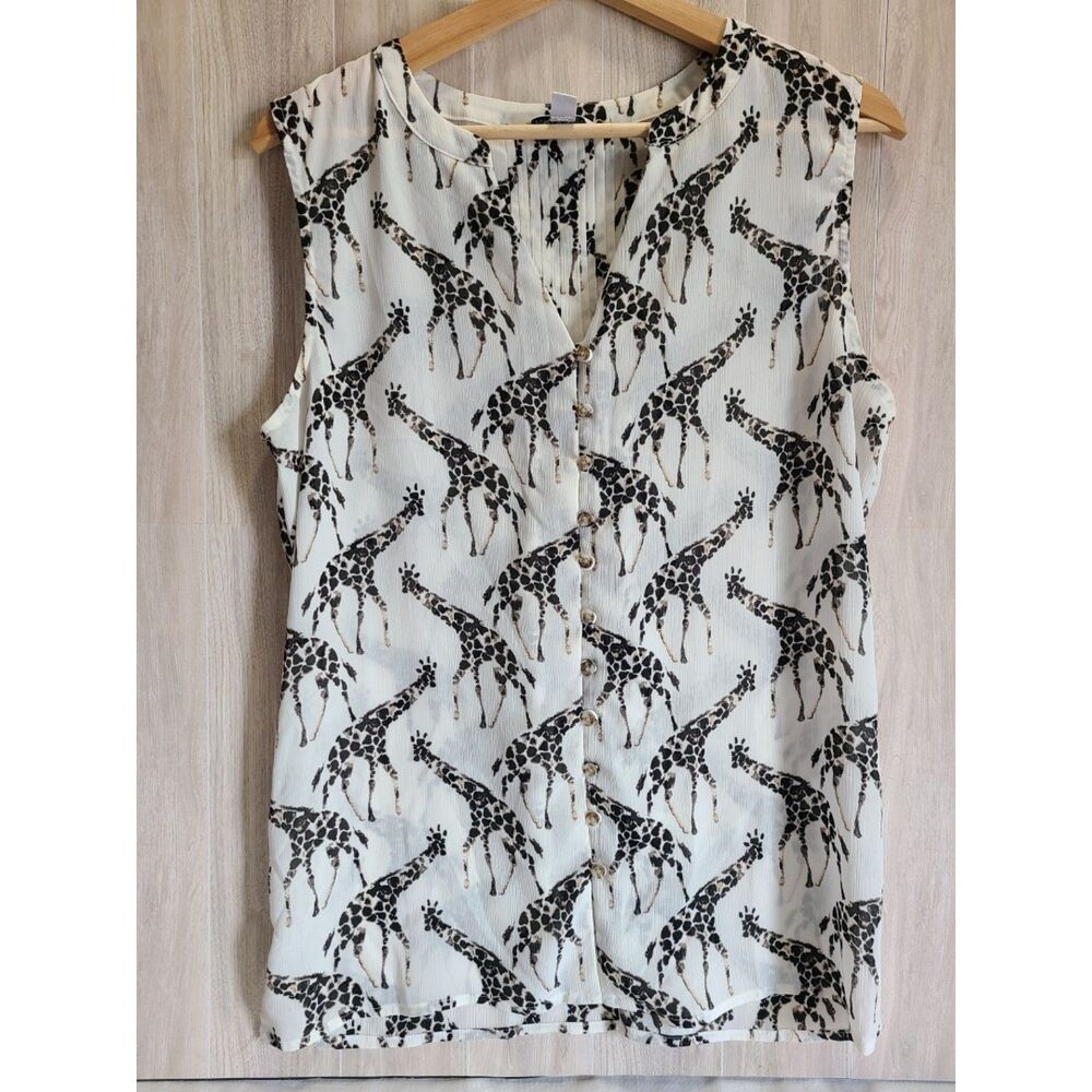 Croft & Barrow Giraffe Print Sleeveless Blouse Women Medium V-Neck Button Top